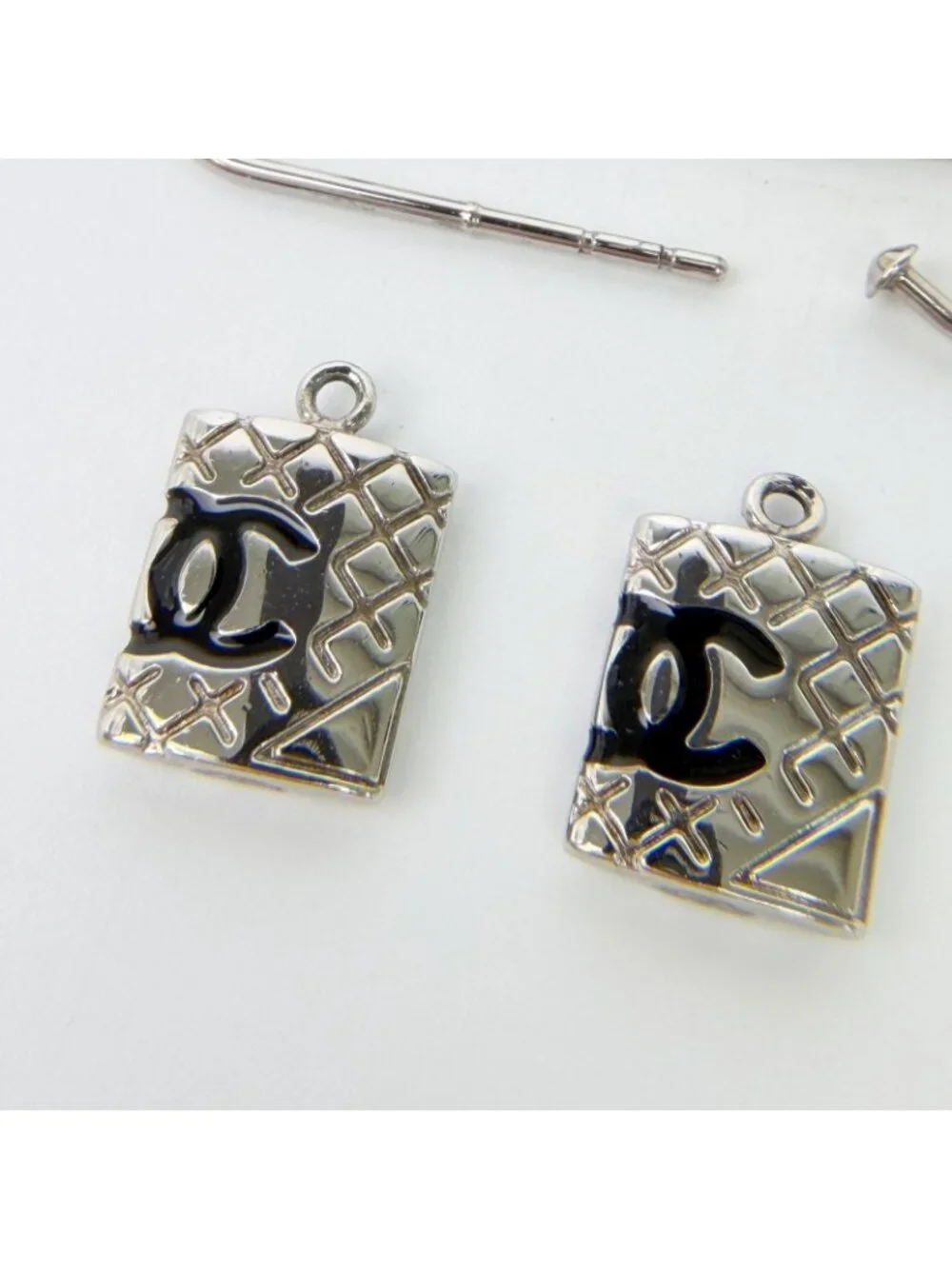 Chanel CC Logo Quilted Plate Earrings Plated Silver 05c Vintage